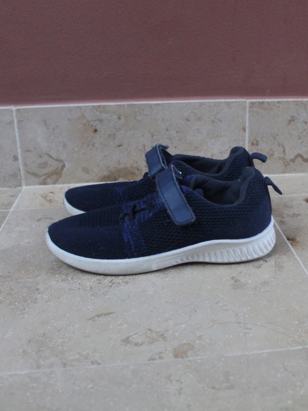 Nerteo Kid Shoes Running/Walking Sports Sneakers Knit Navy Blue size 2